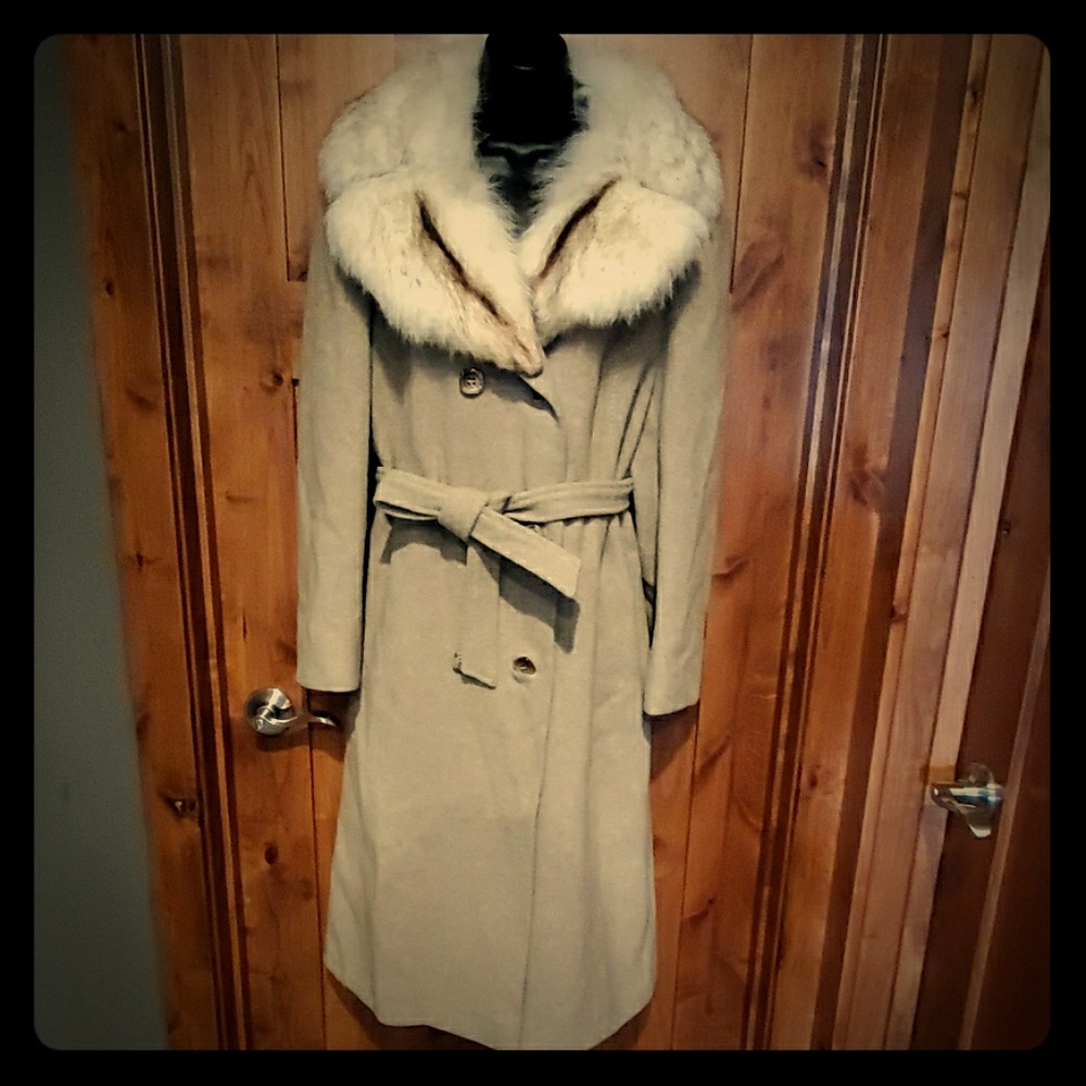 70s women's coat with real rabbit fur collar!